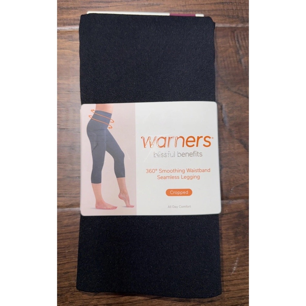 Warners Blissful Benefits360HighWaist Smoothing Seamless‎ Black Cropped Leggings